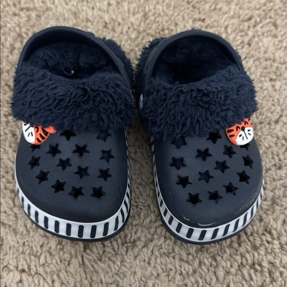 Kids Fuzzy Lined Slippers Toddler Slip On Shoes Navy Blue Size 4 Used